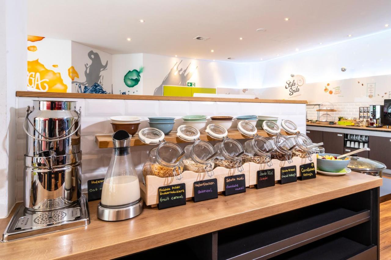 Ibis Styles Hamburg Alster City Exterior photo