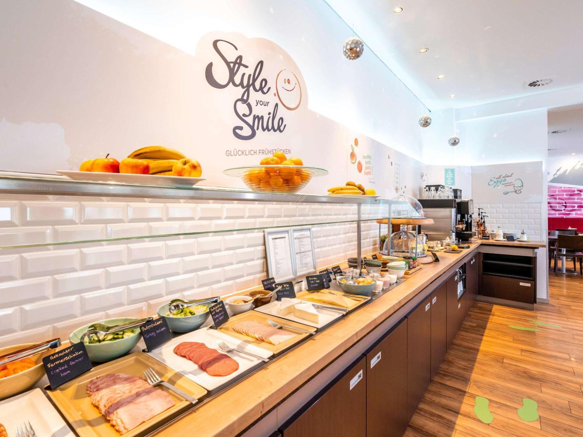 Ibis Styles Hamburg Alster City Exterior photo