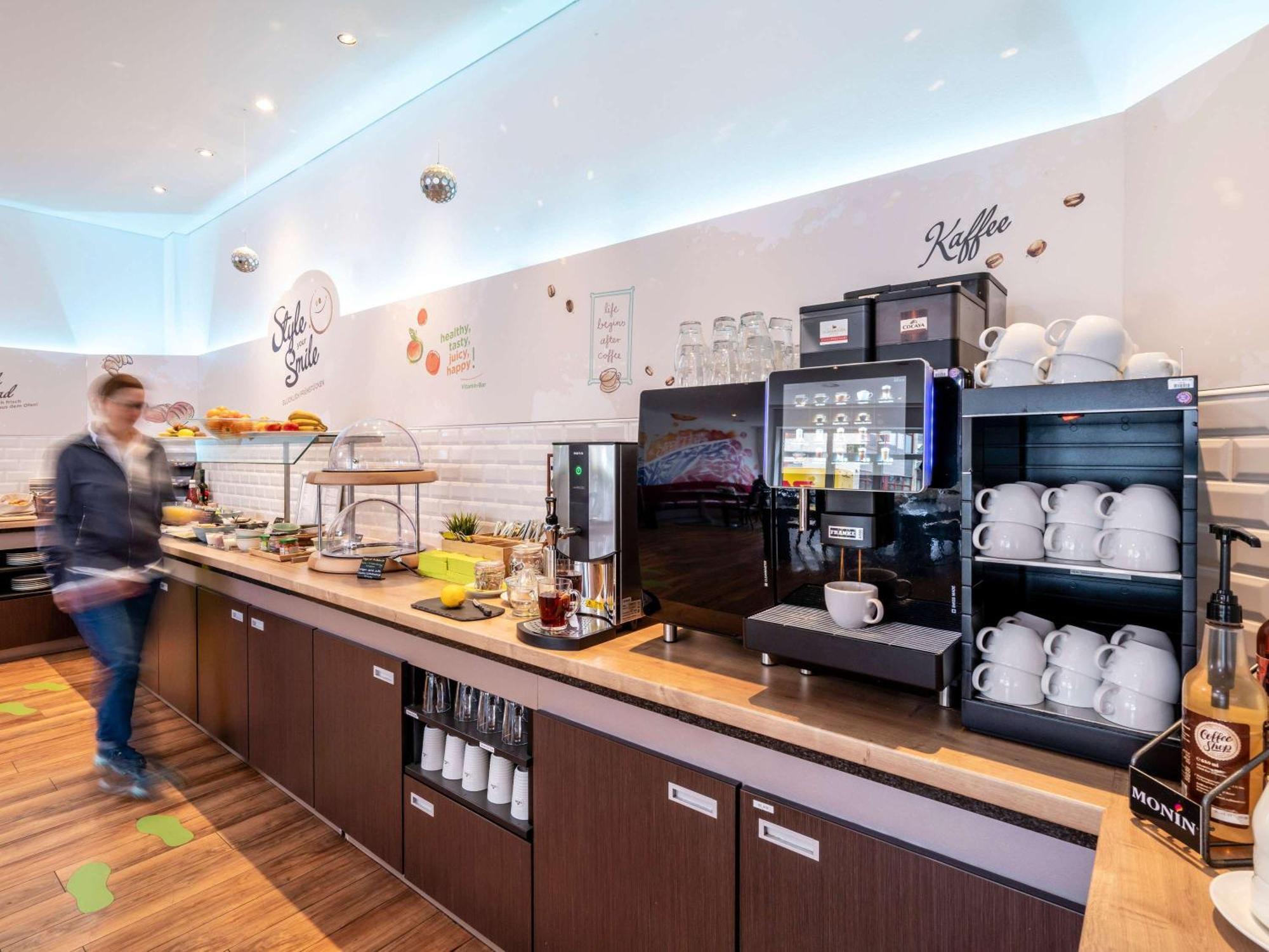 Ibis Styles Hamburg Alster City Exterior photo