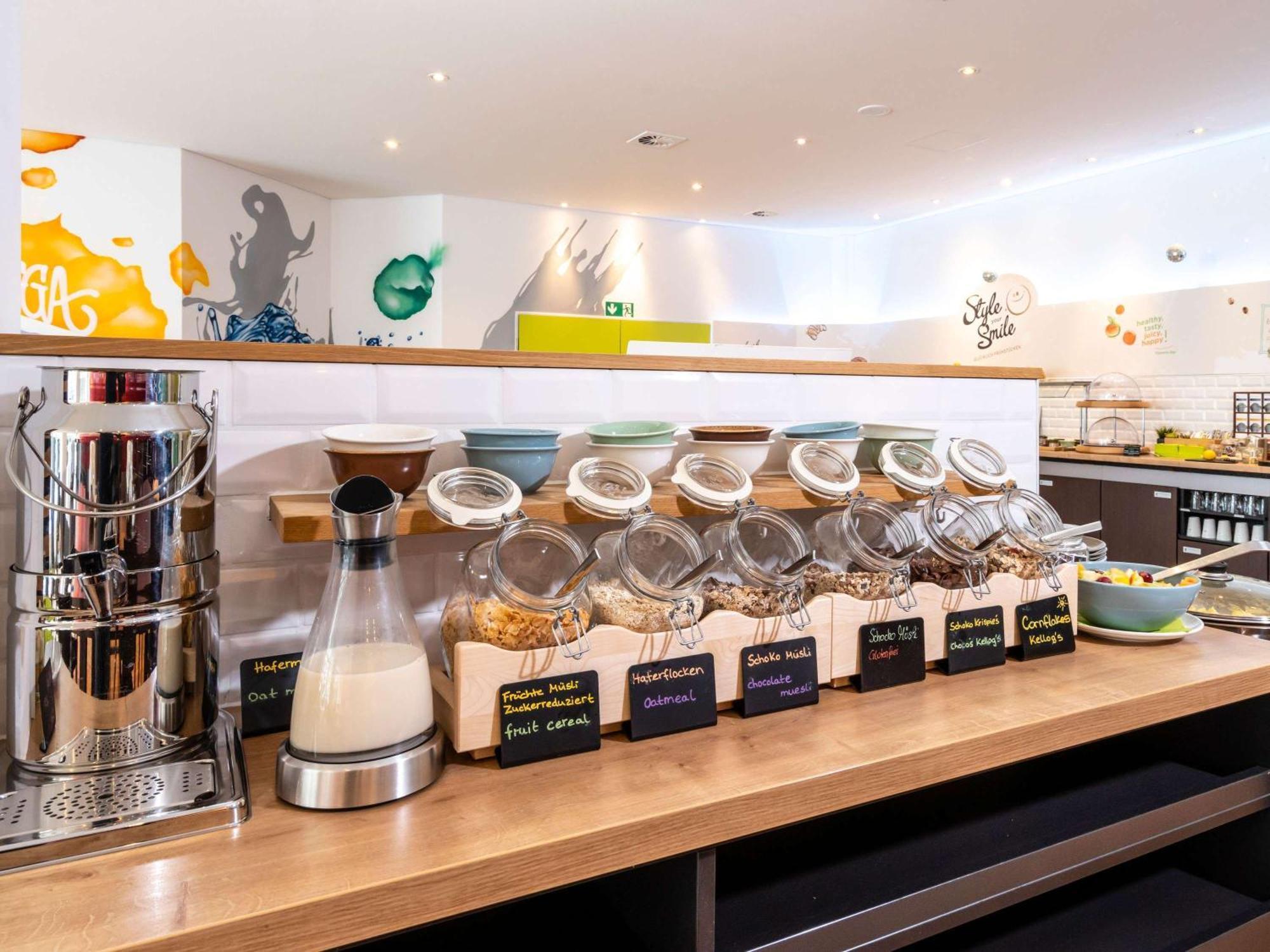Ibis Styles Hamburg Alster City Exterior photo